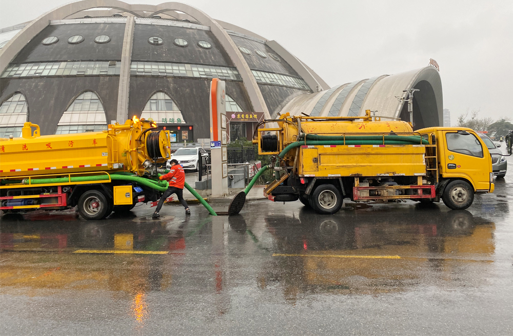 271工人新村商场管道清淤